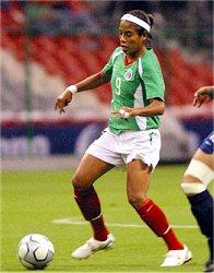Maribel Dominguez ''Marigol''.jpg - MARIBEL DOMÍNGUEZ ''MARIGOL''  Con una trayectoria deportiva muy sólida y a punto de haber estado fichada por el equipo Celaya de primera división en México, la FIFA cortó las aspiraciones de Maribel Domínguez ''Marigol'' de ser la primera mujer en una liga masculina. Ahora triunfa en la versión femenina del Barcelona F.C. 